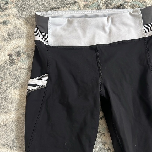 Lululemon Run Mod Moves Crop 17” - Picture 2 of 10